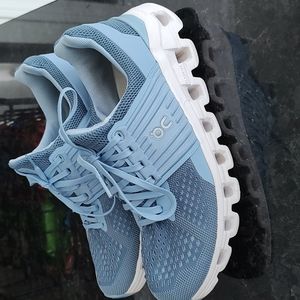 Blue women's On Clouds Cloudswift
